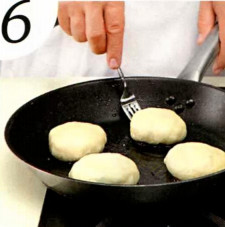 жареные пирожки трубочки с мясом