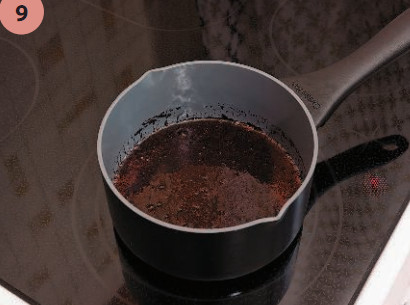 Для приготовления глазури смешать масло, молоко, сахар, какао. Довести до кипения, кипятить 1 минуту, убрать с огня. Остудить.