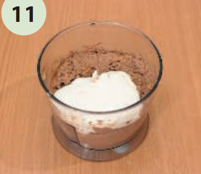 11. Добавить сметану.
