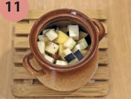 На картофель выложить баклажаны