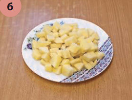 Картофель нарезать кубиками