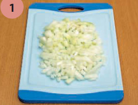 Лук мелко нарезать