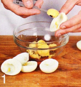 вкусные яйца в томатном соусе с сыром,